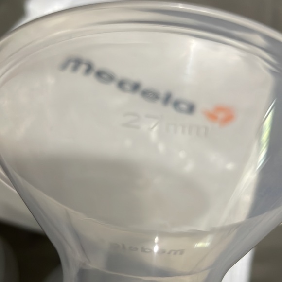 ⭐️2/$15⭐️ Never Used Medela 27mm Breast Shields Lot of 6 - Picture 2 of 3